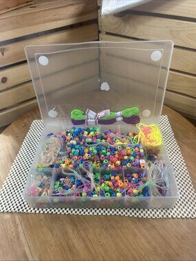 Huge Bin Of Beads Bracelet, Necklace Making Jewelry Kids Approx 2 Pounds W/ Case